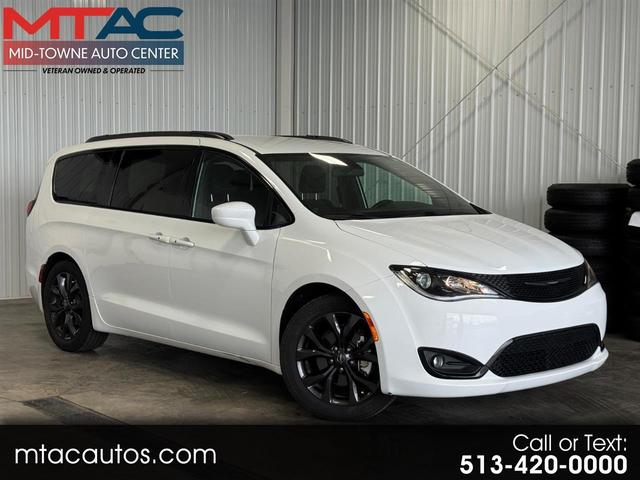 White 2018 Chrysler Pacifica Minivan Front-Wheel Drive Automatic