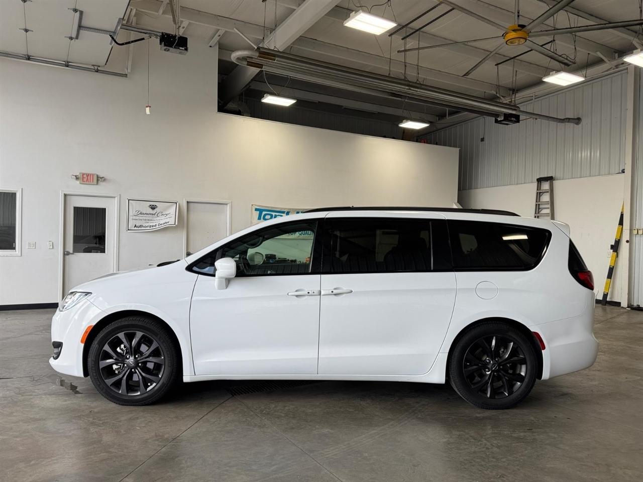 Chrysler Pacifica Touring Plus FWD 2018