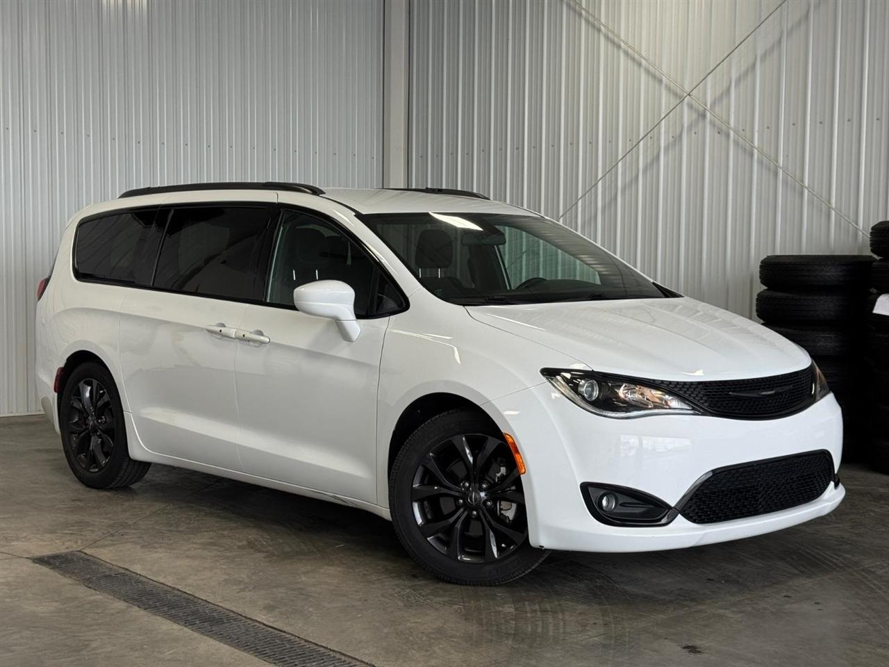 2018 Chrysler Pacifica Touring Plus FWD