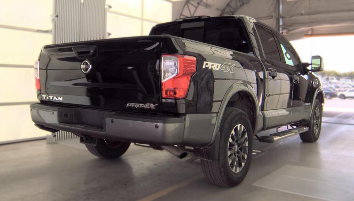 Nissan Titan 4x4 Crew Cab PRO-4X 2017
