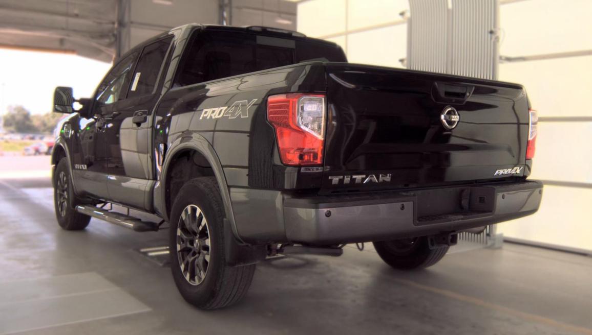 Nissan Titan 4x4 Crew Cab PRO-4X 2017