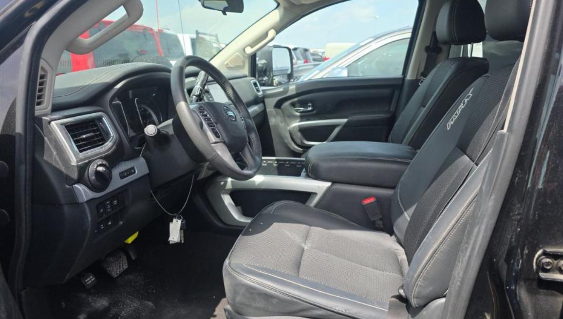 Nissan Titan 4x4 Crew Cab PRO-4X 2017