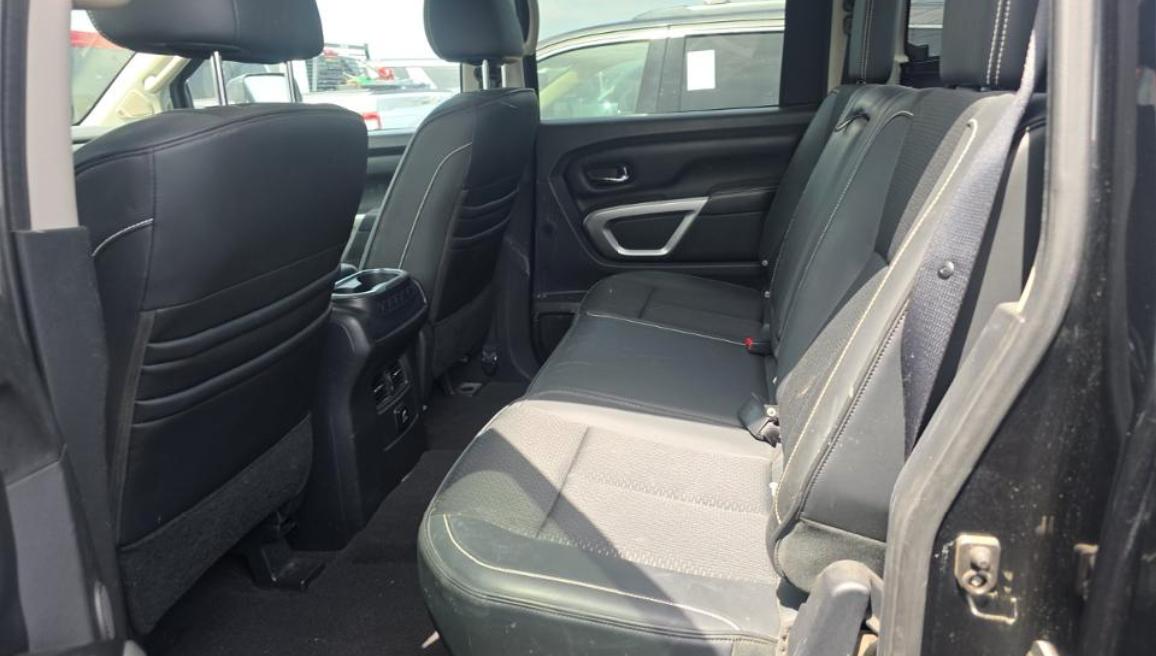 Nissan Titan 4x4 Crew Cab PRO-4X 2017