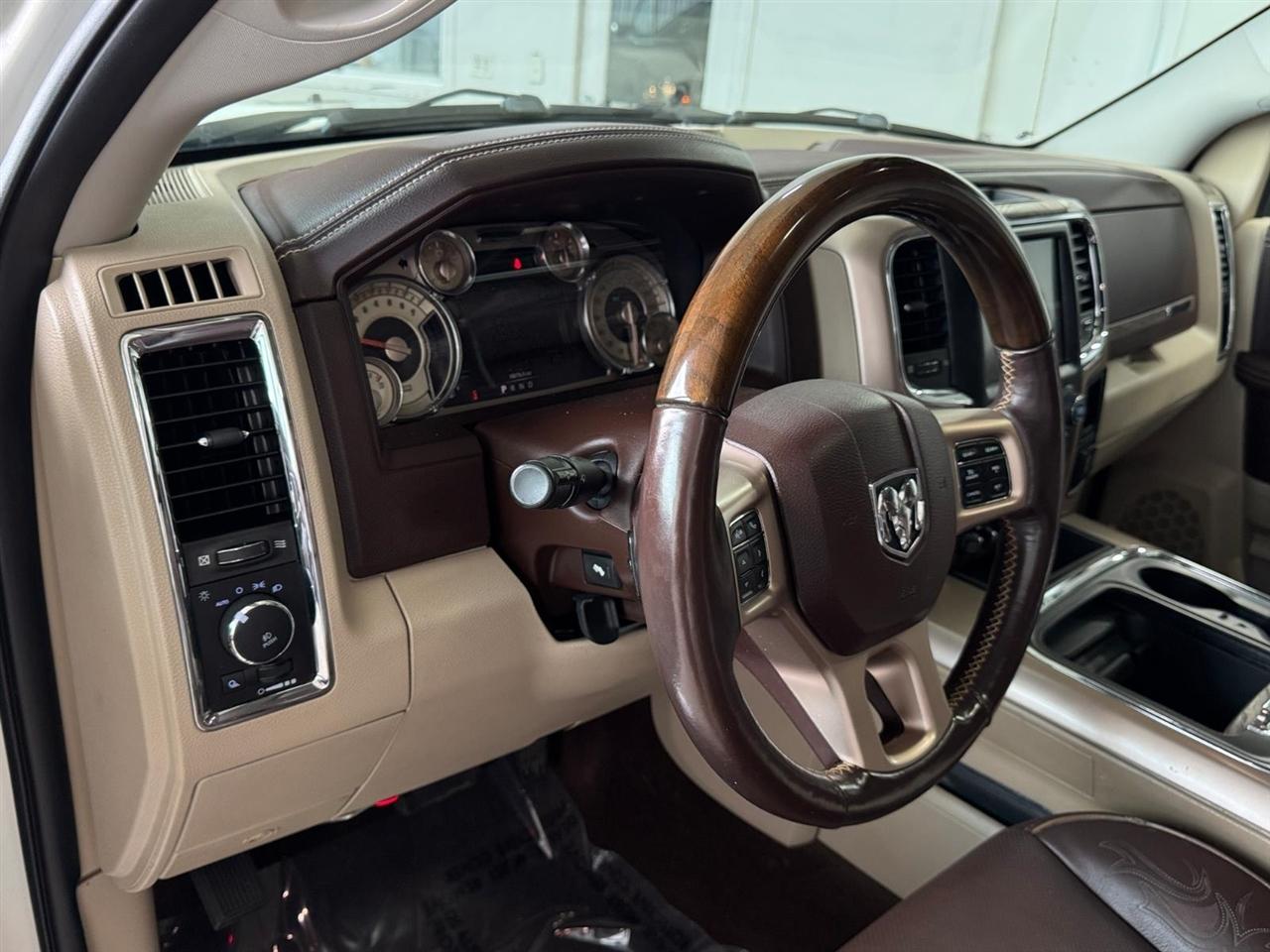 RAM 1500 Longhorn 4x4 Crew Cab 5'7" Box 2017