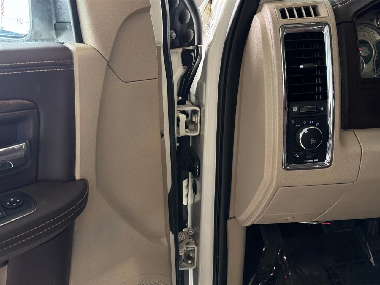 RAM 1500 Longhorn 4x4 Crew Cab 5'7" Box 2017