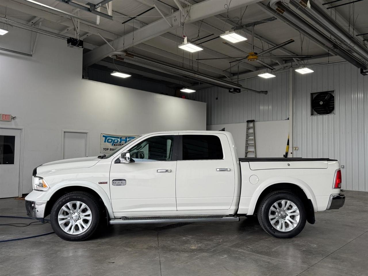 RAM 1500 Longhorn 4x4 Crew Cab 5'7" Box 2017