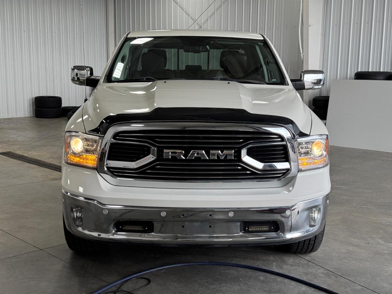RAM 1500 Longhorn 4x4 Crew Cab 5'7" Box 2017