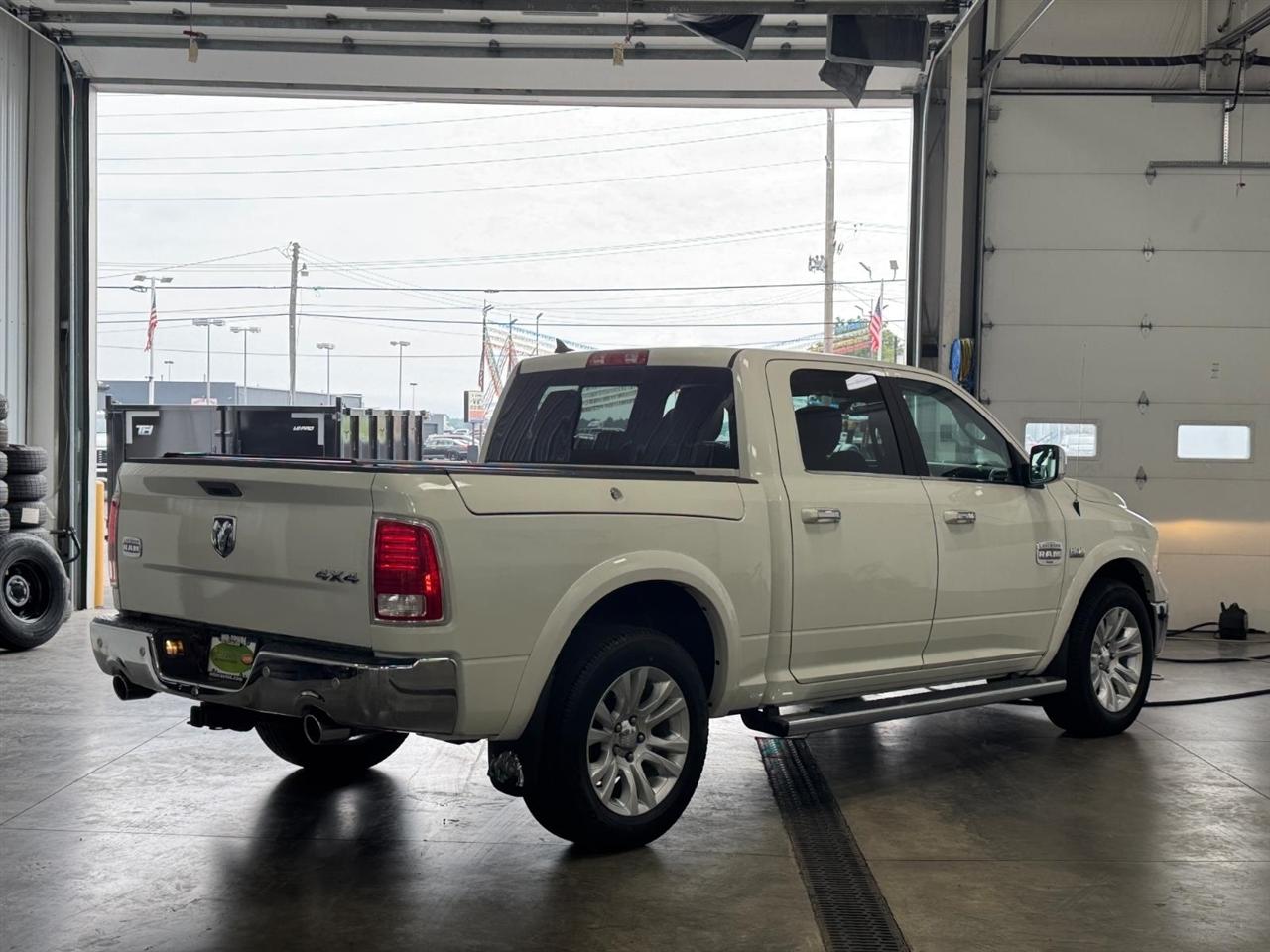 RAM 1500 Longhorn 4x4 Crew Cab 5'7" Box 2017