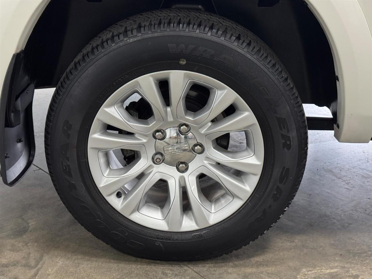 RAM 1500 Longhorn 4x4 Crew Cab 5'7" Box 2017