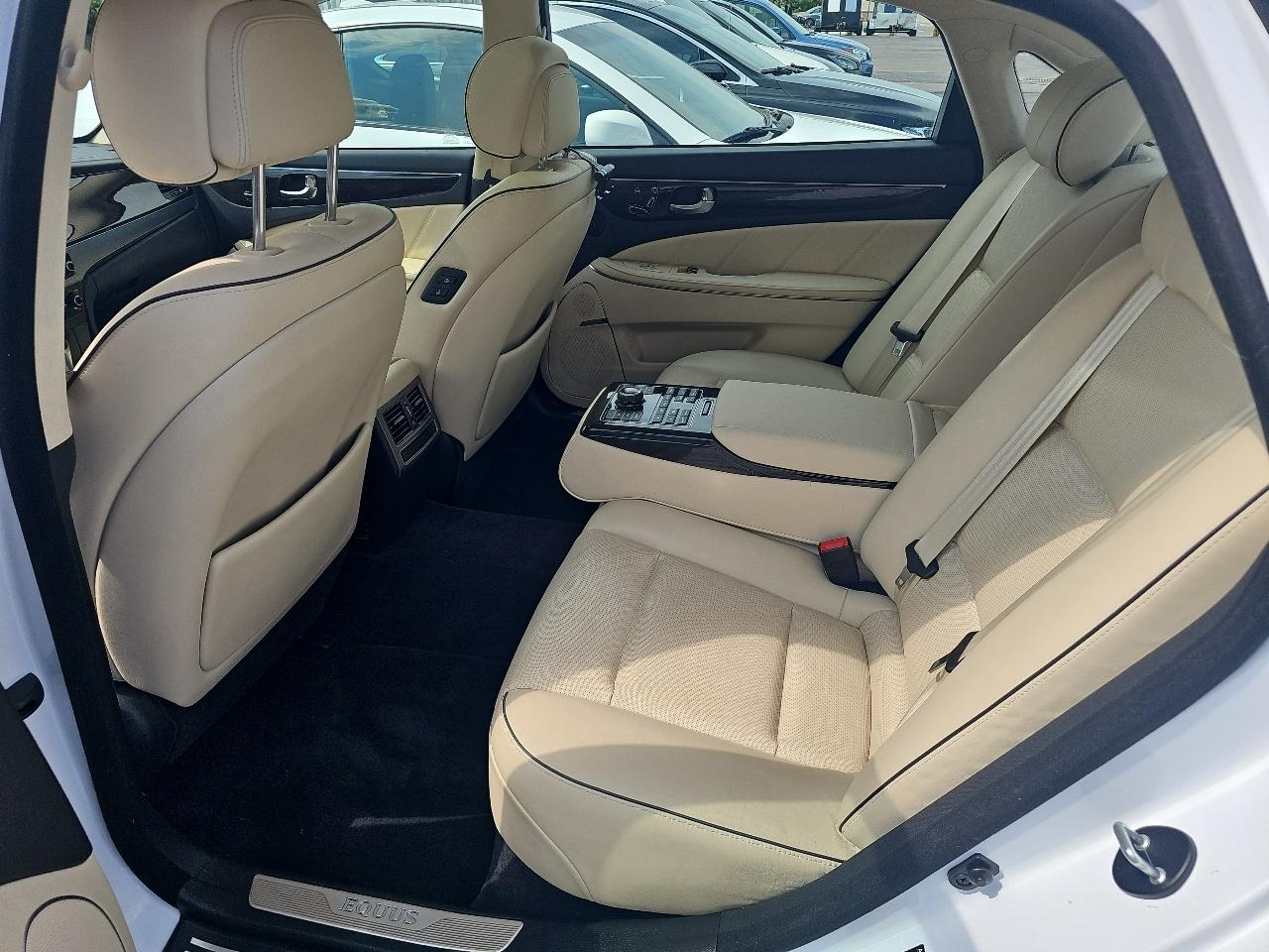 Hyundai Equus 4dr Sdn Signature 2014