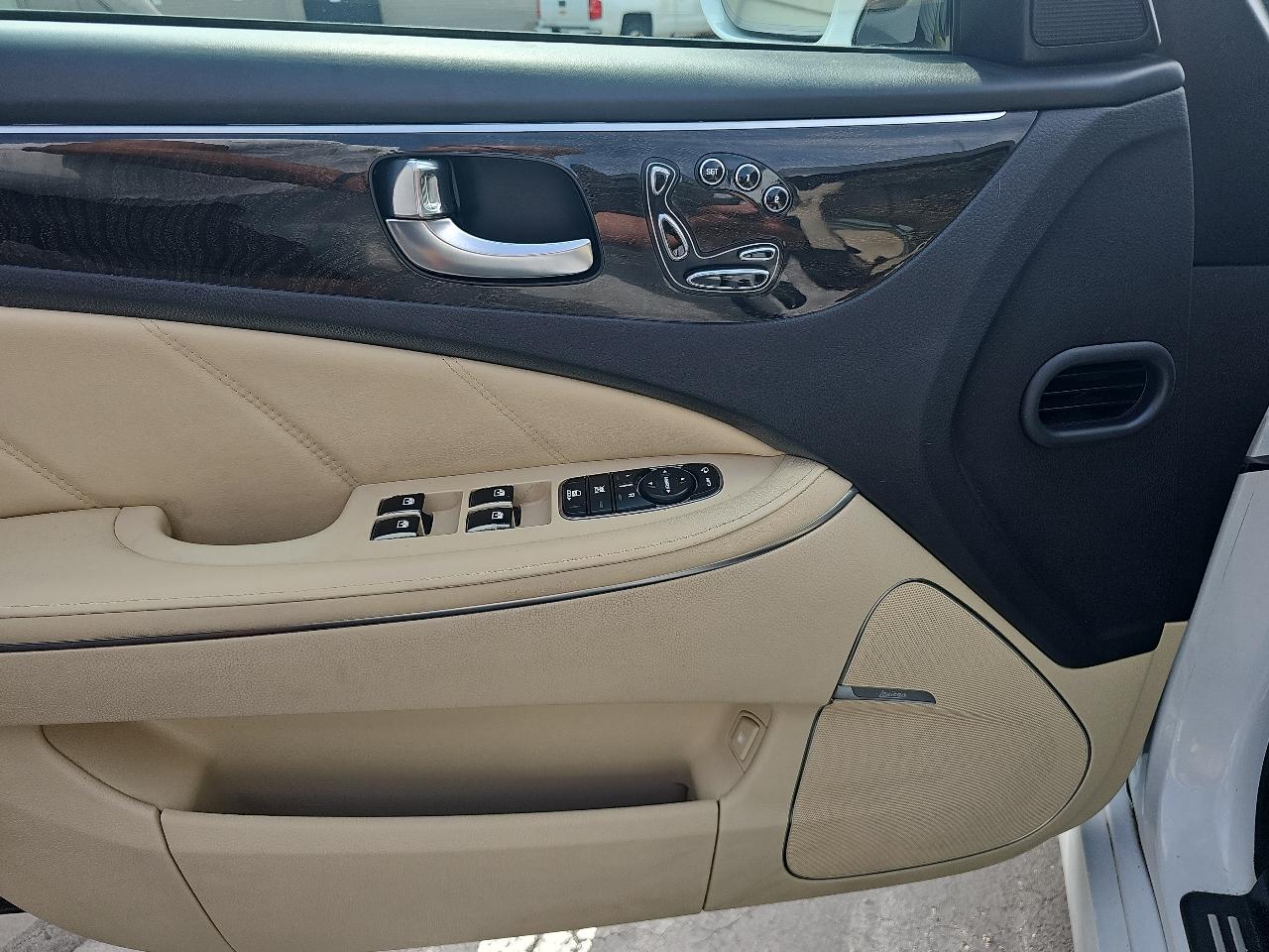 Hyundai Equus 4dr Sdn Signature 2014