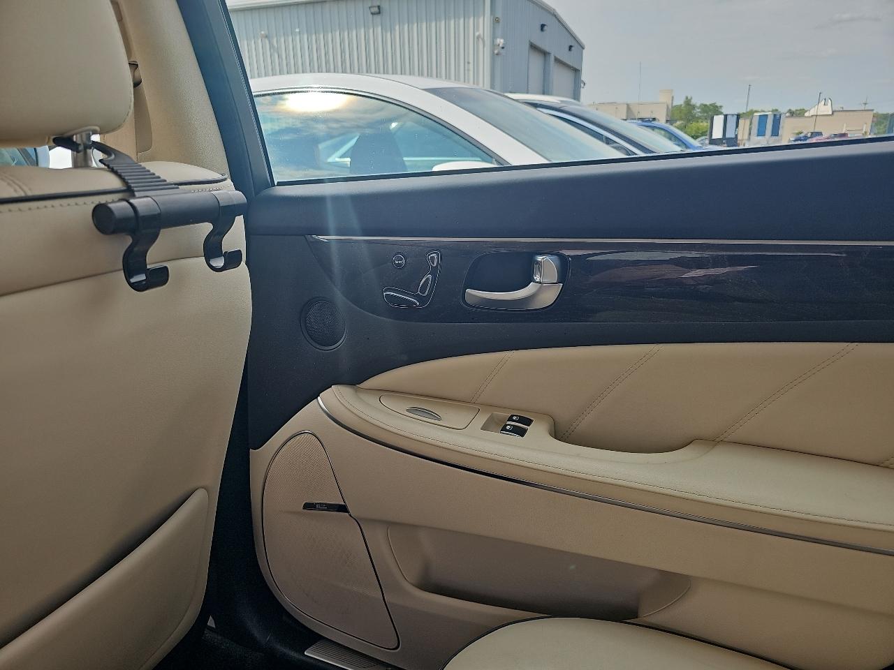 Hyundai Equus 4dr Sdn Signature 2014