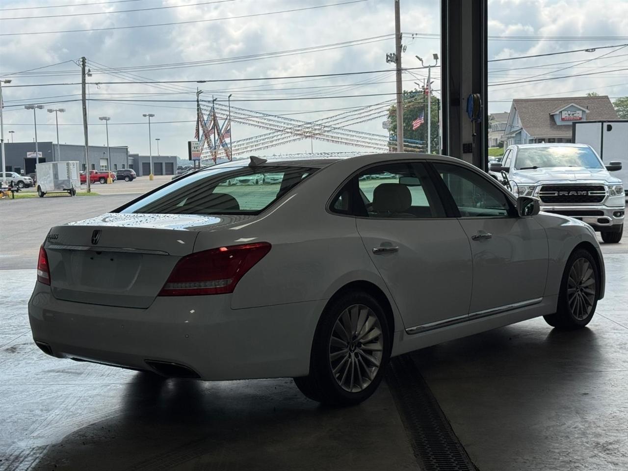 Hyundai Equus 4dr Sdn Signature 2014