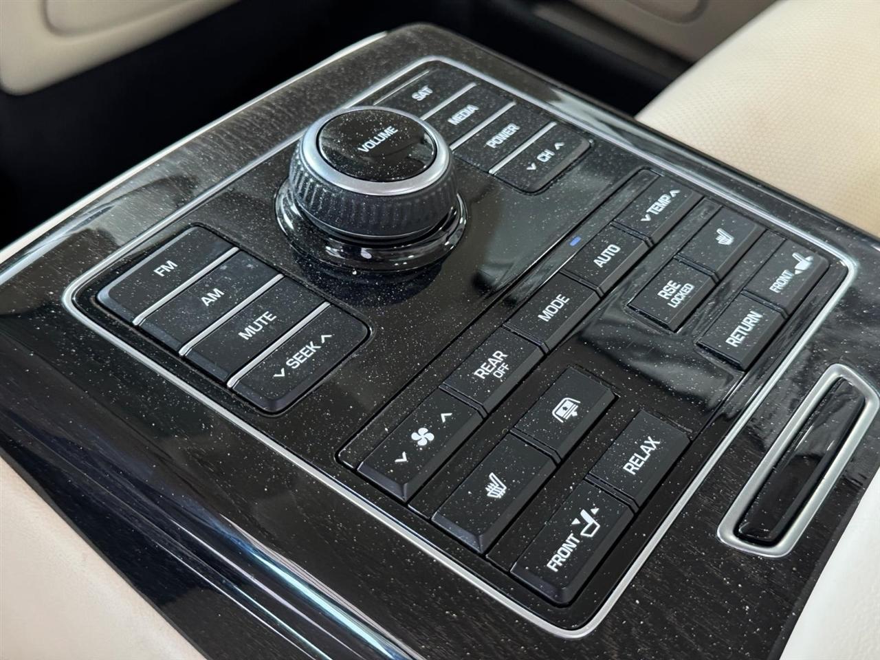 Hyundai Equus 4dr Sdn Signature 2014