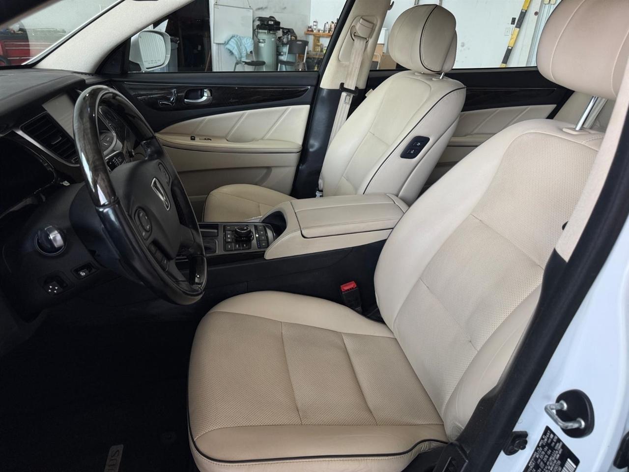 Hyundai Equus 4dr Sdn Signature 2014