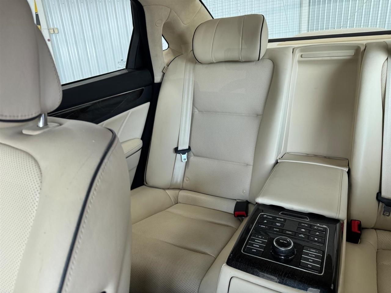 Hyundai Equus 4dr Sdn Signature 2014