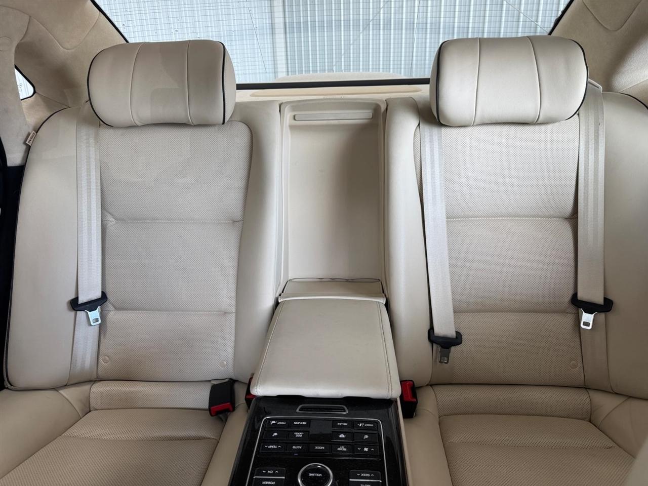Hyundai Equus 4dr Sdn Signature 2014