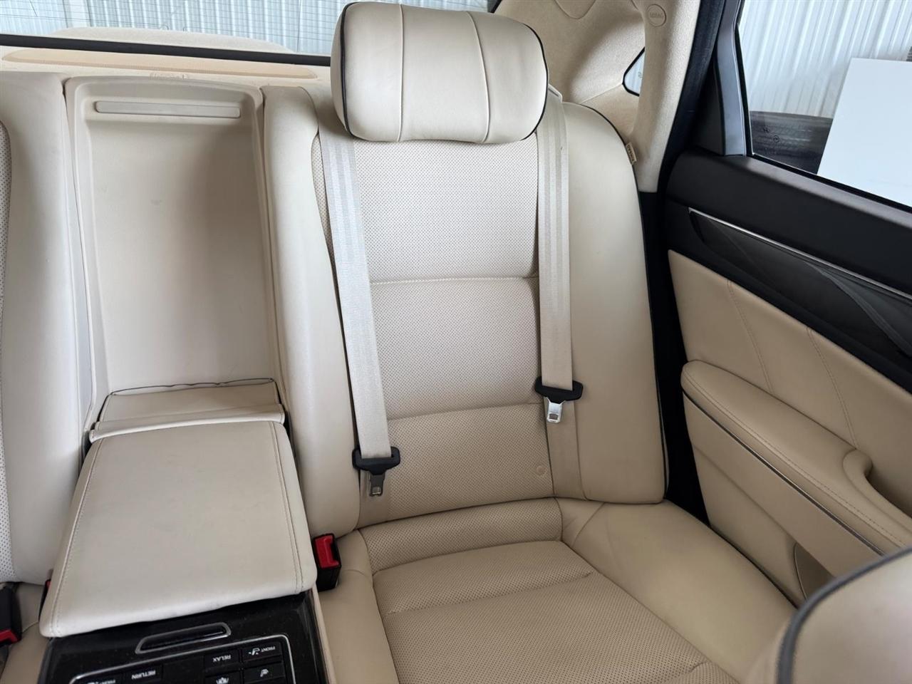 Hyundai Equus 4dr Sdn Signature 2014