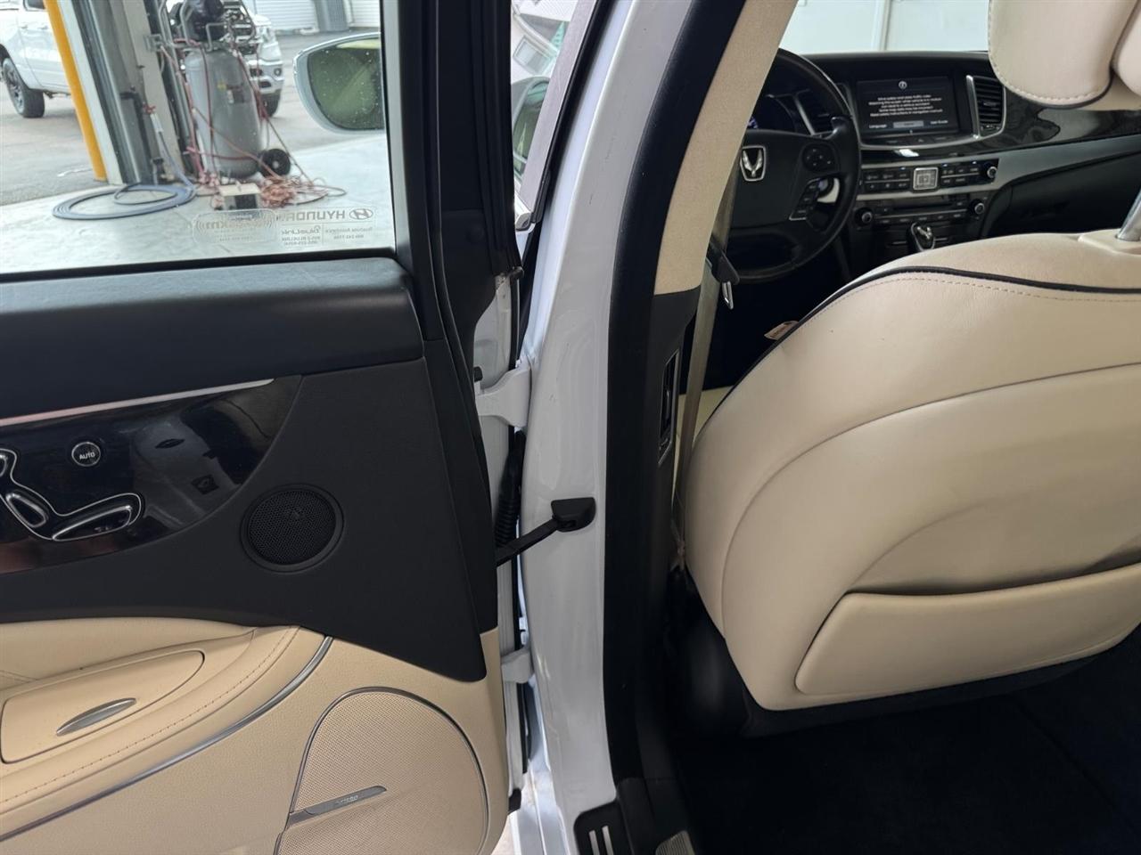 Hyundai Equus 4dr Sdn Signature 2014