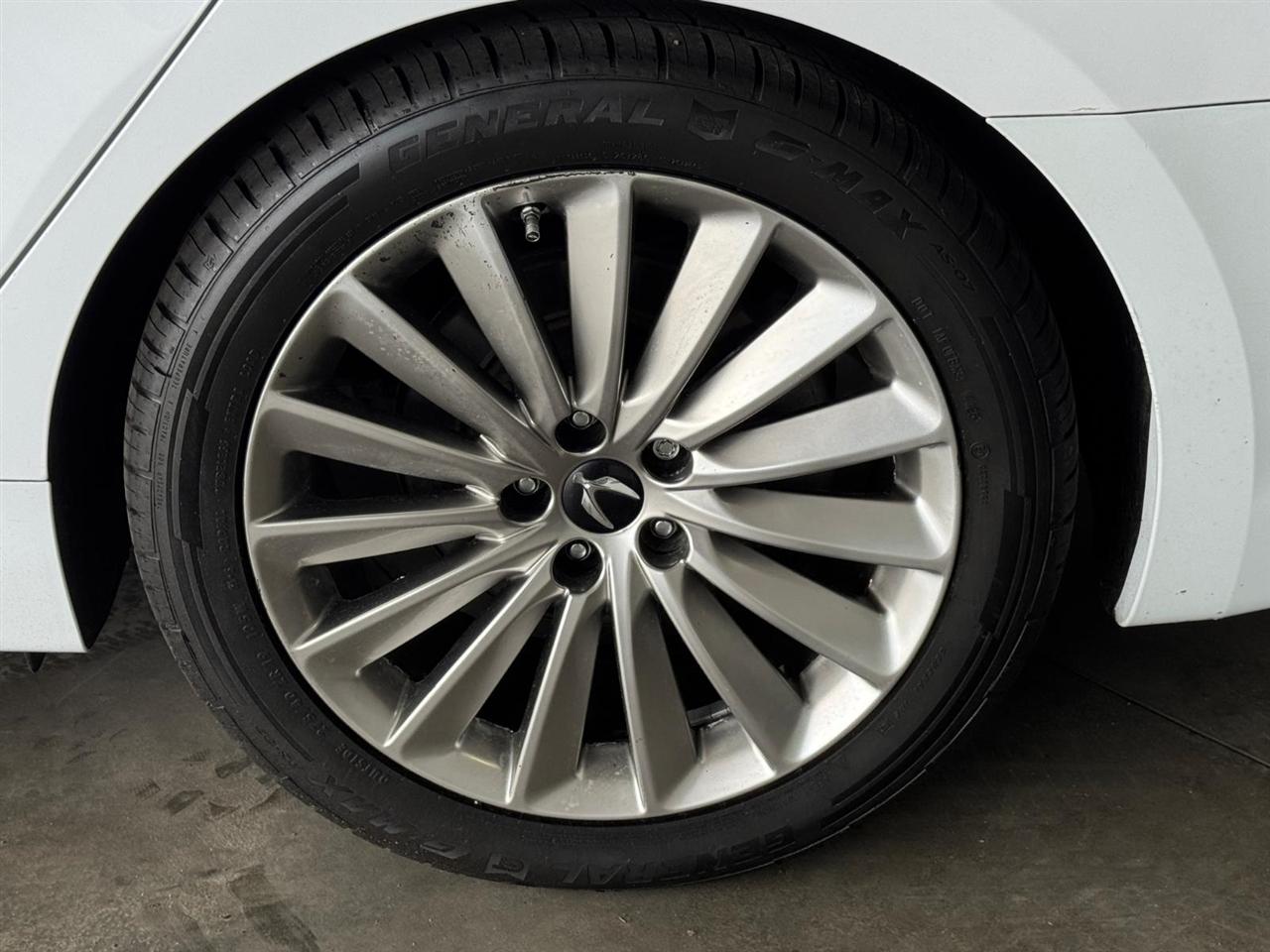 Hyundai Equus 4dr Sdn Signature 2014