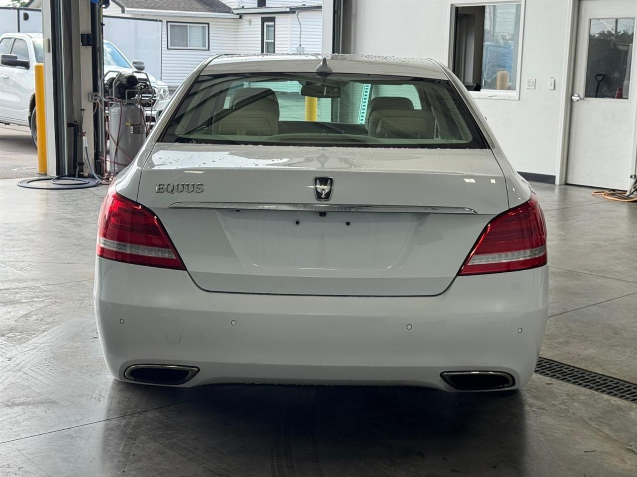 Hyundai Equus 4dr Sdn Signature 2014