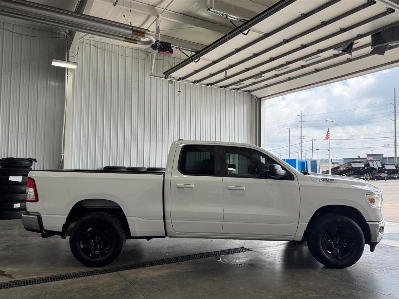 RAM 1500 Big Horn 4x4 Quad Cab 6'4" Box 2022
