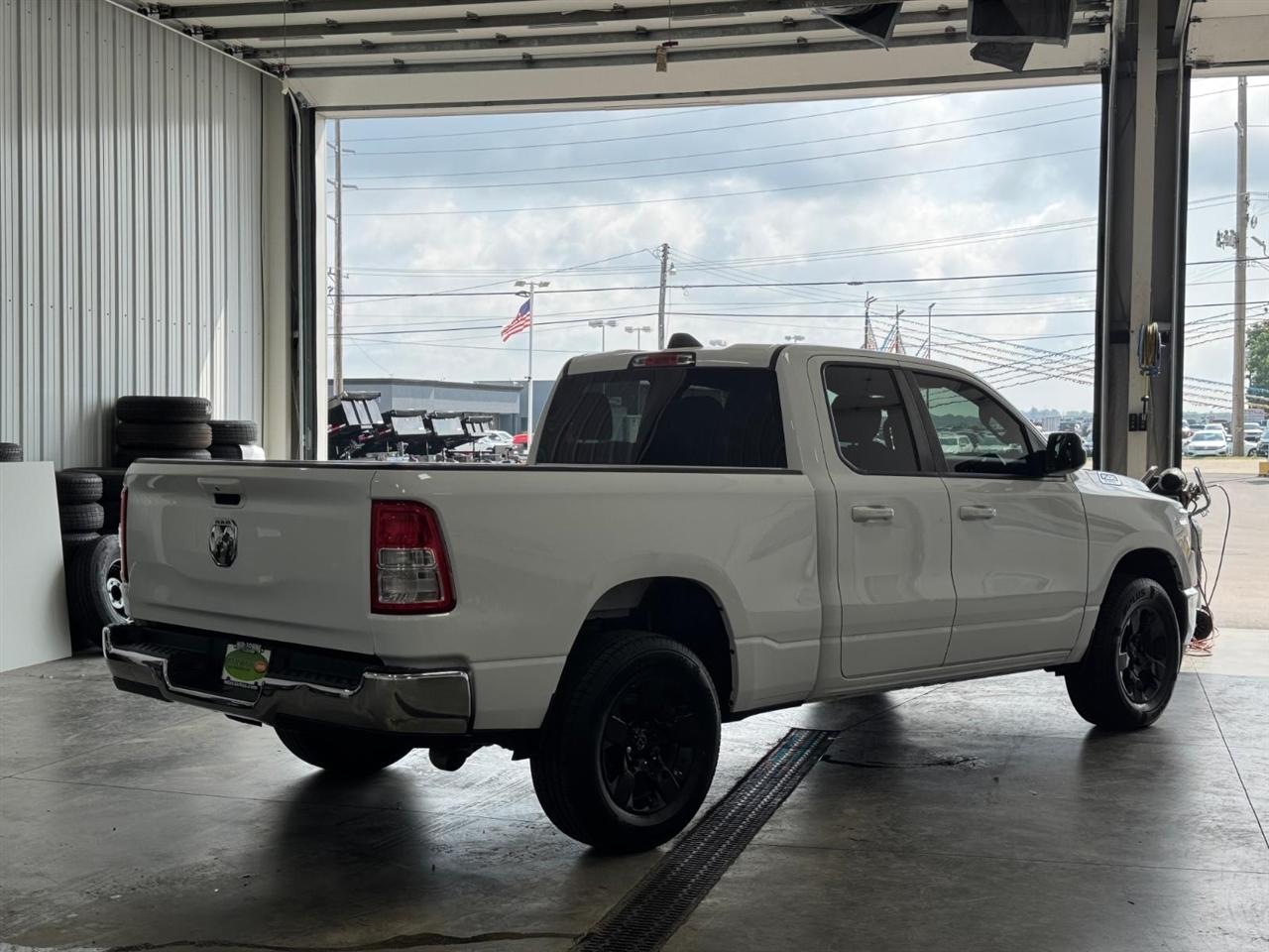 RAM 1500 Big Horn 4x4 Quad Cab 6'4" Box 2022