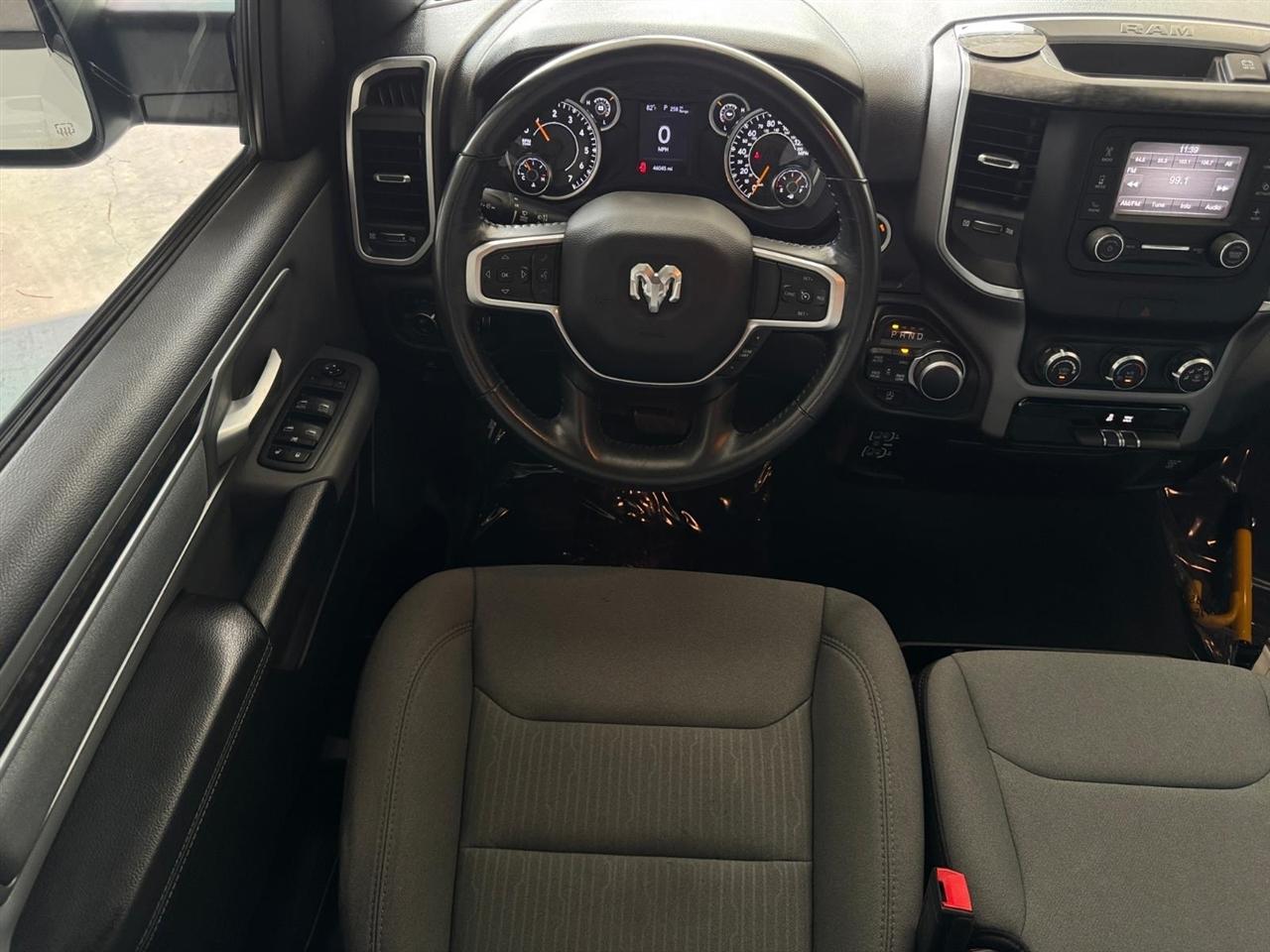 RAM 1500 Big Horn 4x4 Quad Cab 6'4" Box 2022