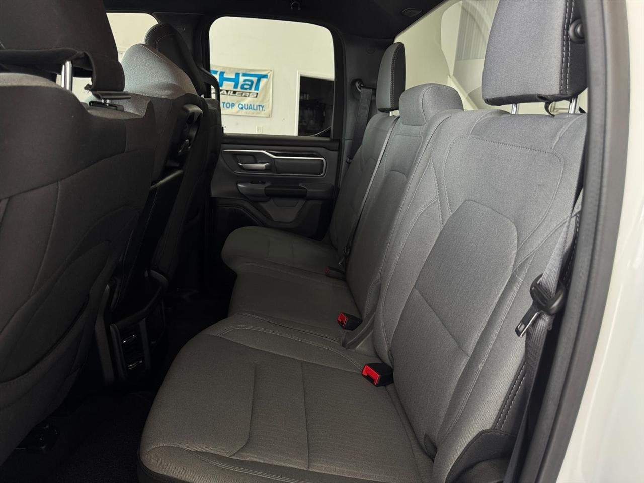 RAM 1500 Big Horn 4x4 Quad Cab 6'4" Box 2022