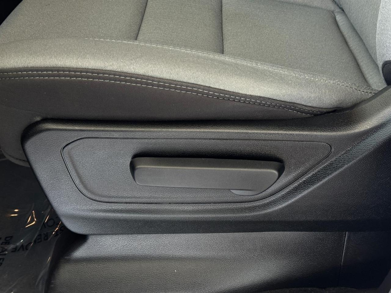 RAM 1500 Big Horn 4x4 Quad Cab 6'4" Box 2022
