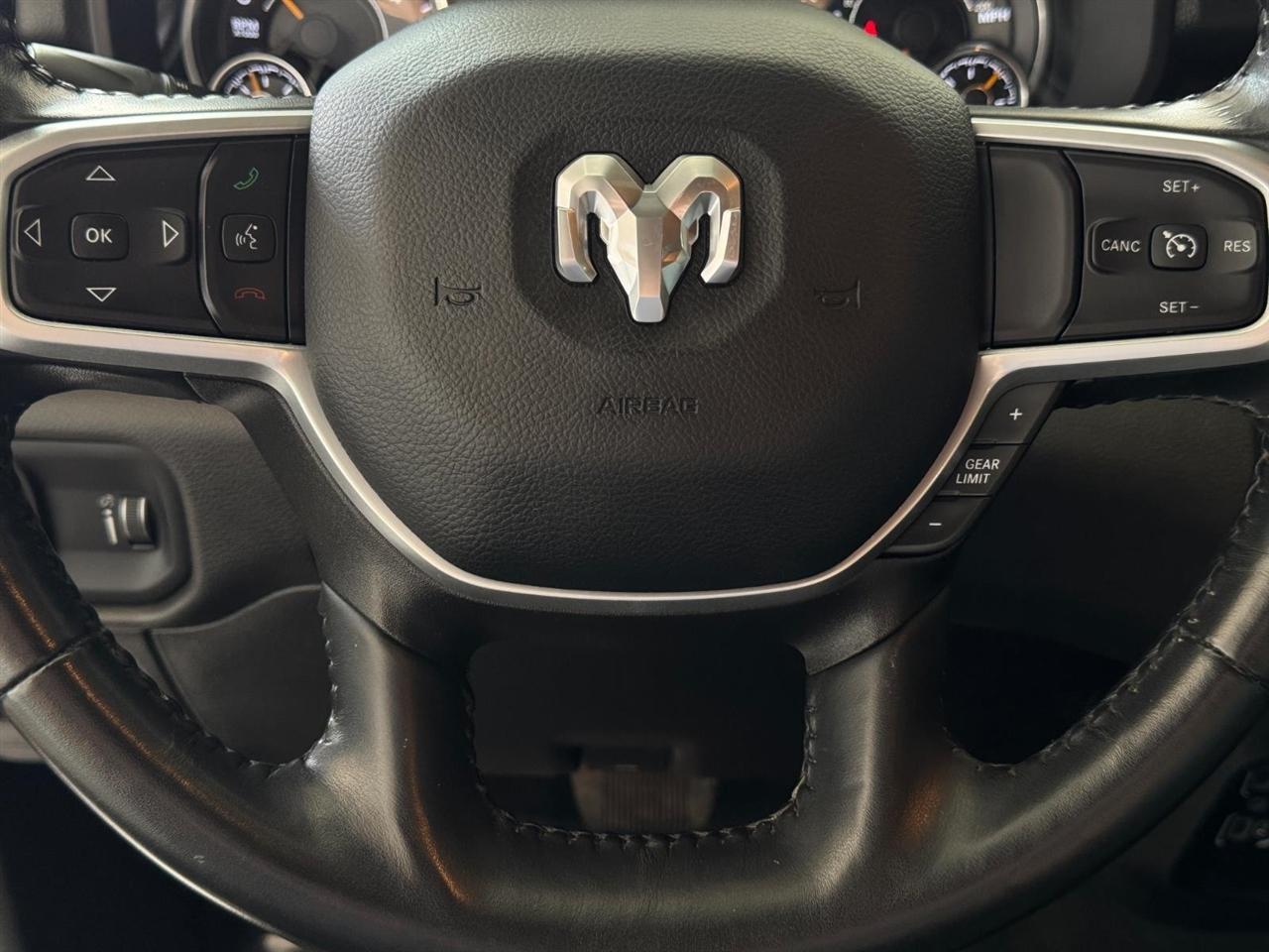RAM 1500 Big Horn 4x4 Quad Cab 6'4" Box 2022
