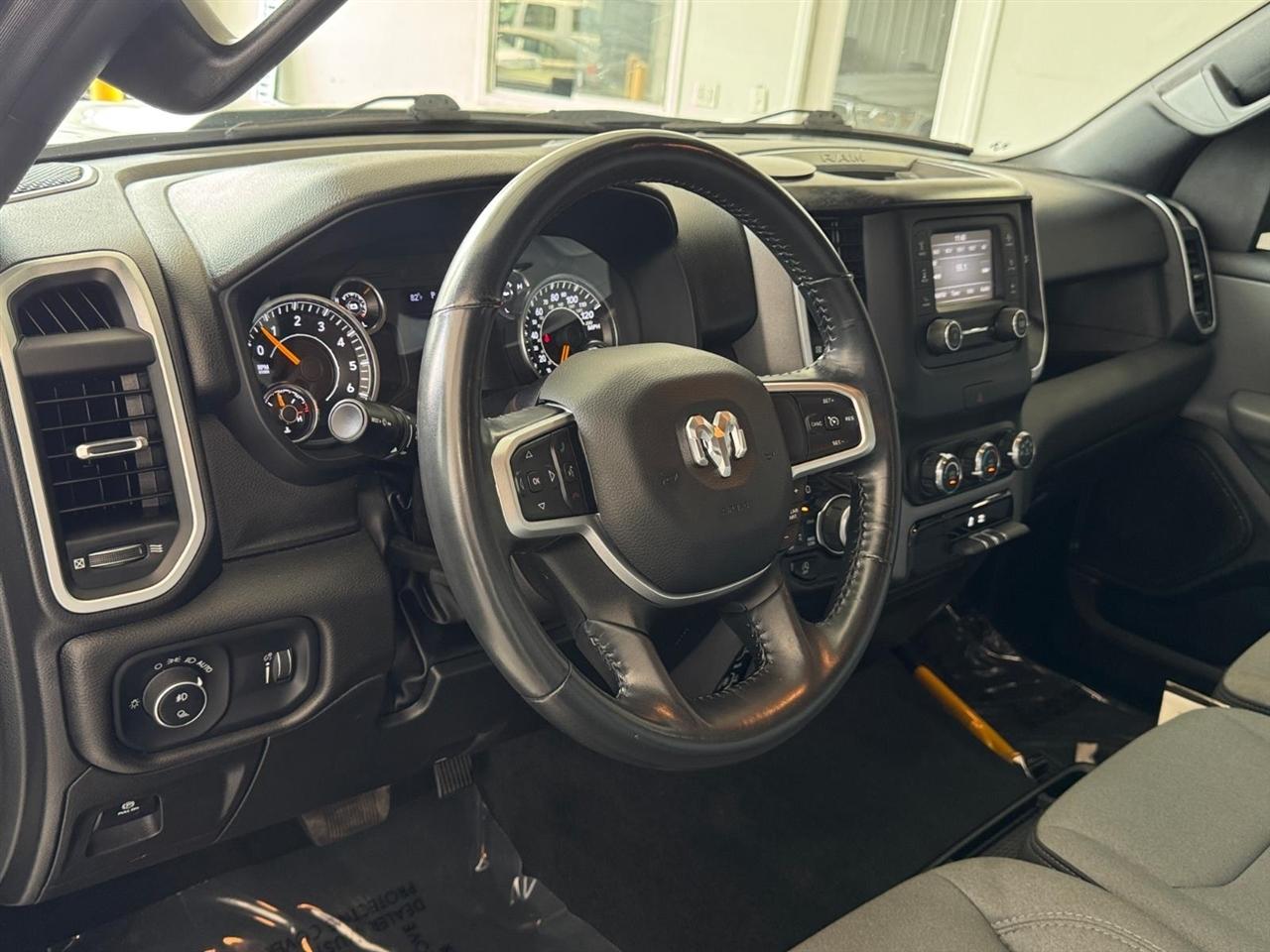 RAM 1500 Big Horn 4x4 Quad Cab 6'4" Box 2022
