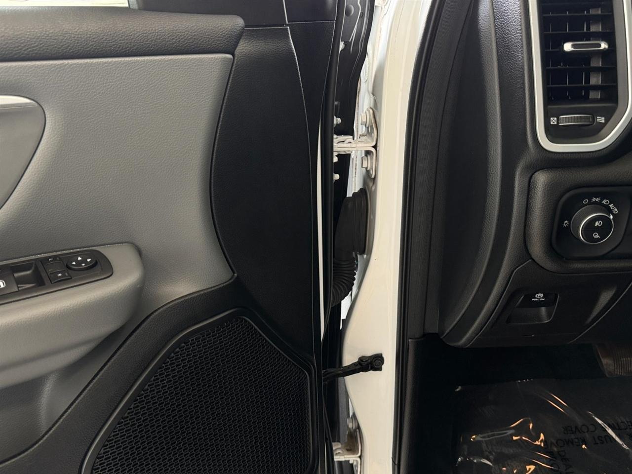 RAM 1500 Big Horn 4x4 Quad Cab 6'4" Box 2022