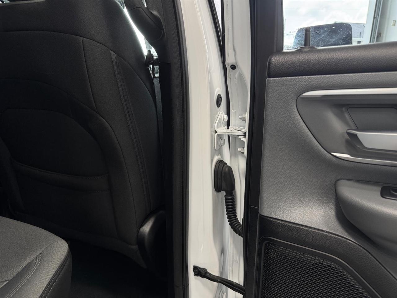 RAM 1500 Big Horn 4x4 Quad Cab 6'4" Box 2022