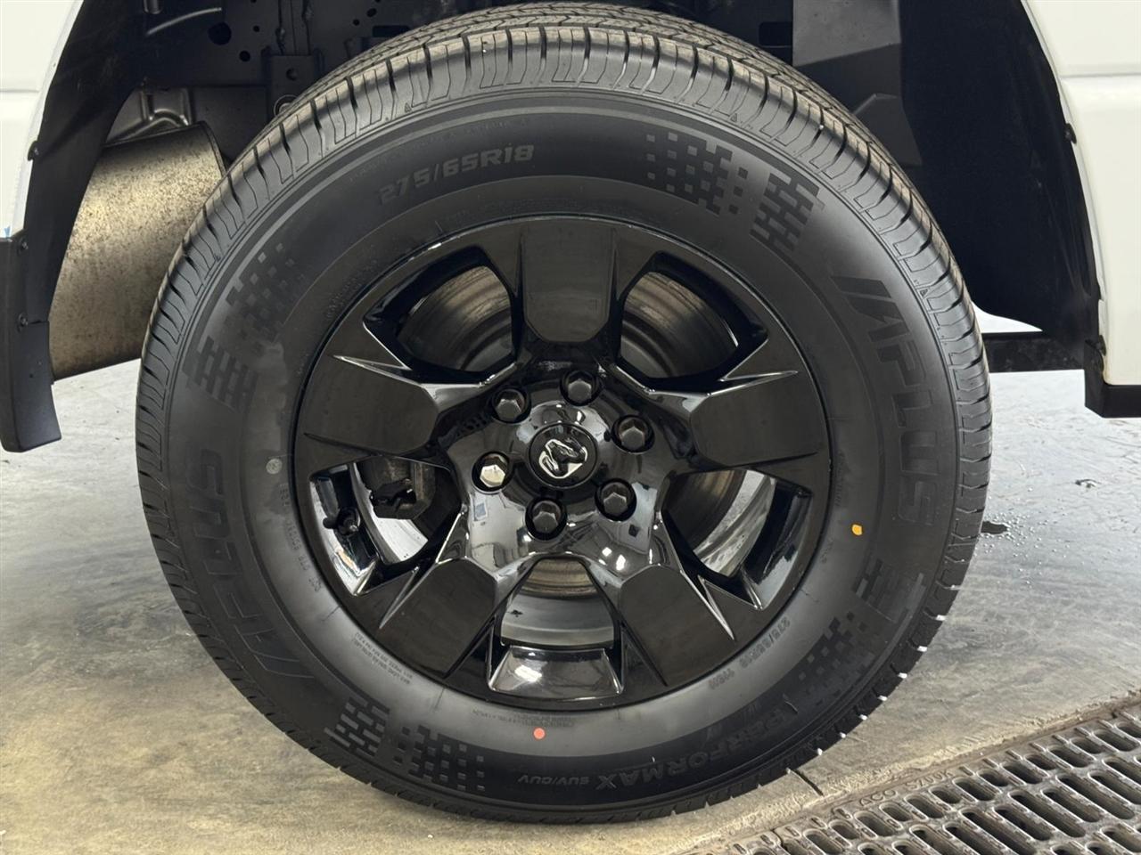 RAM 1500 Big Horn 4x4 Quad Cab 6'4" Box 2022