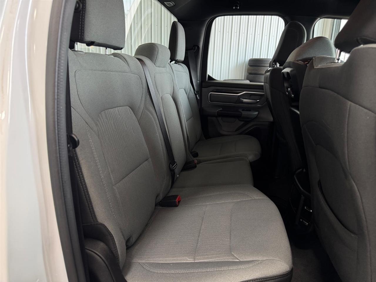RAM 1500 Big Horn 4x4 Quad Cab 6'4" Box 2022