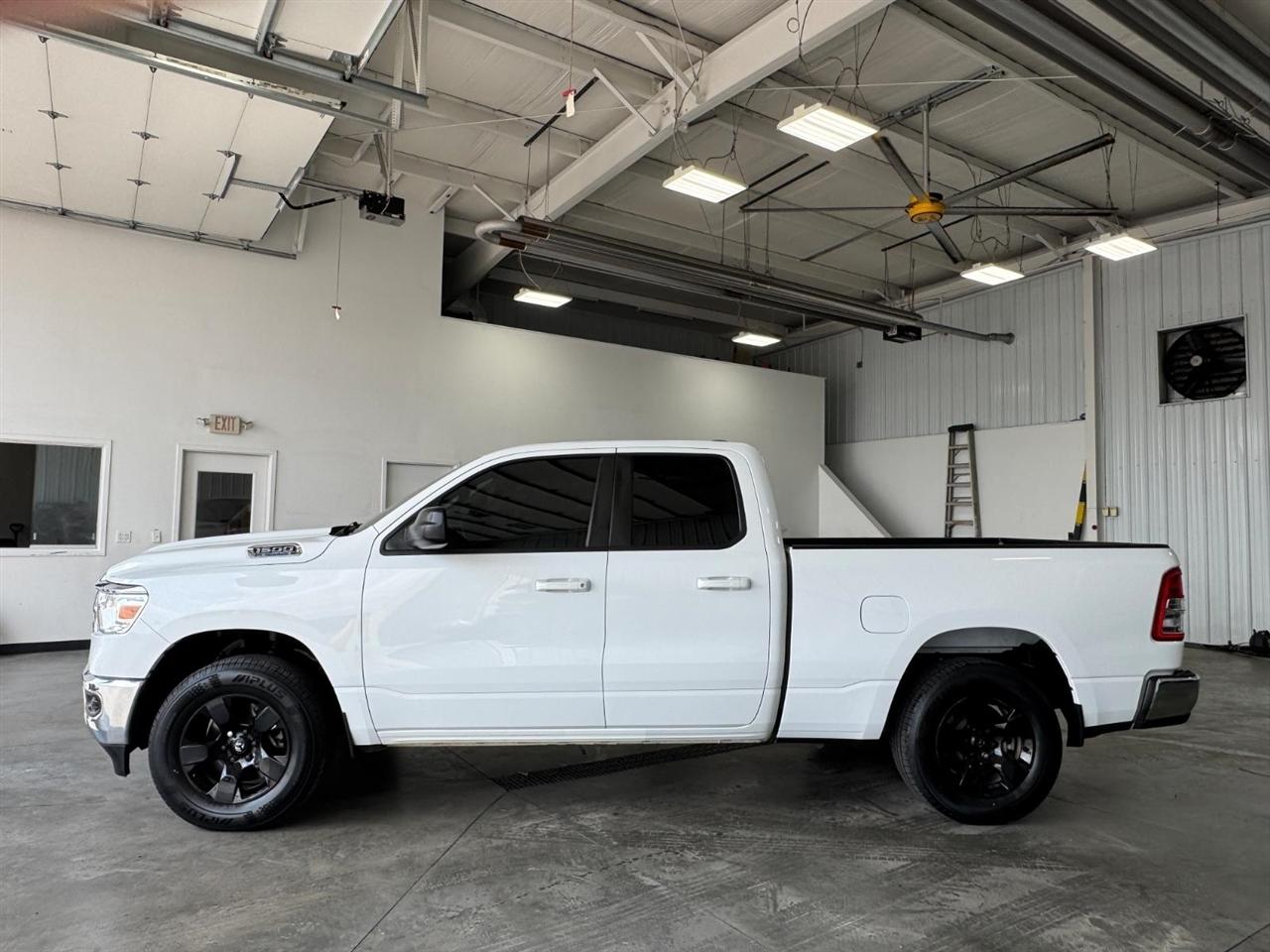 RAM 1500 Big Horn 4x4 Quad Cab 6'4" Box 2022