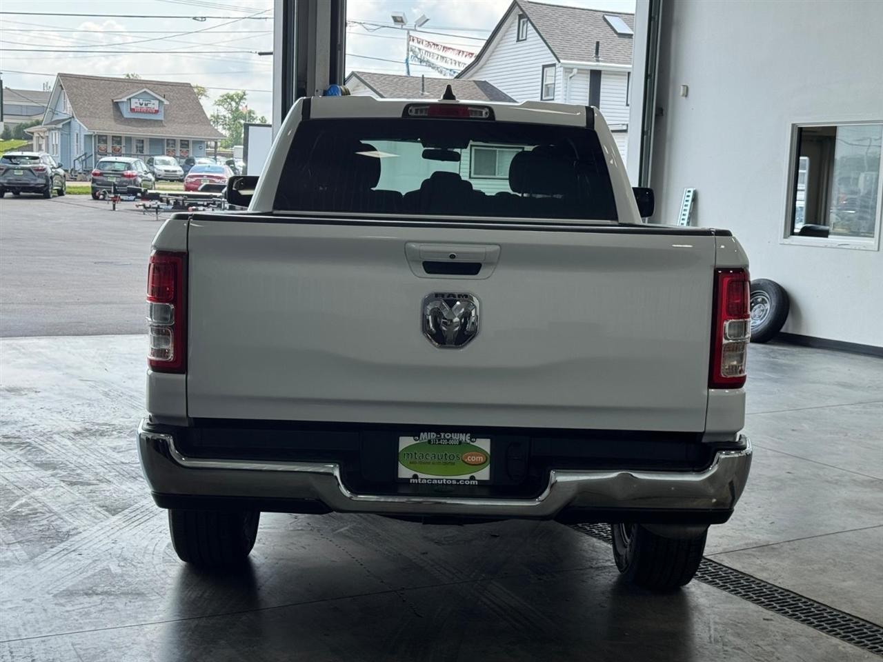 RAM 1500 Big Horn 4x4 Quad Cab 6'4" Box 2022