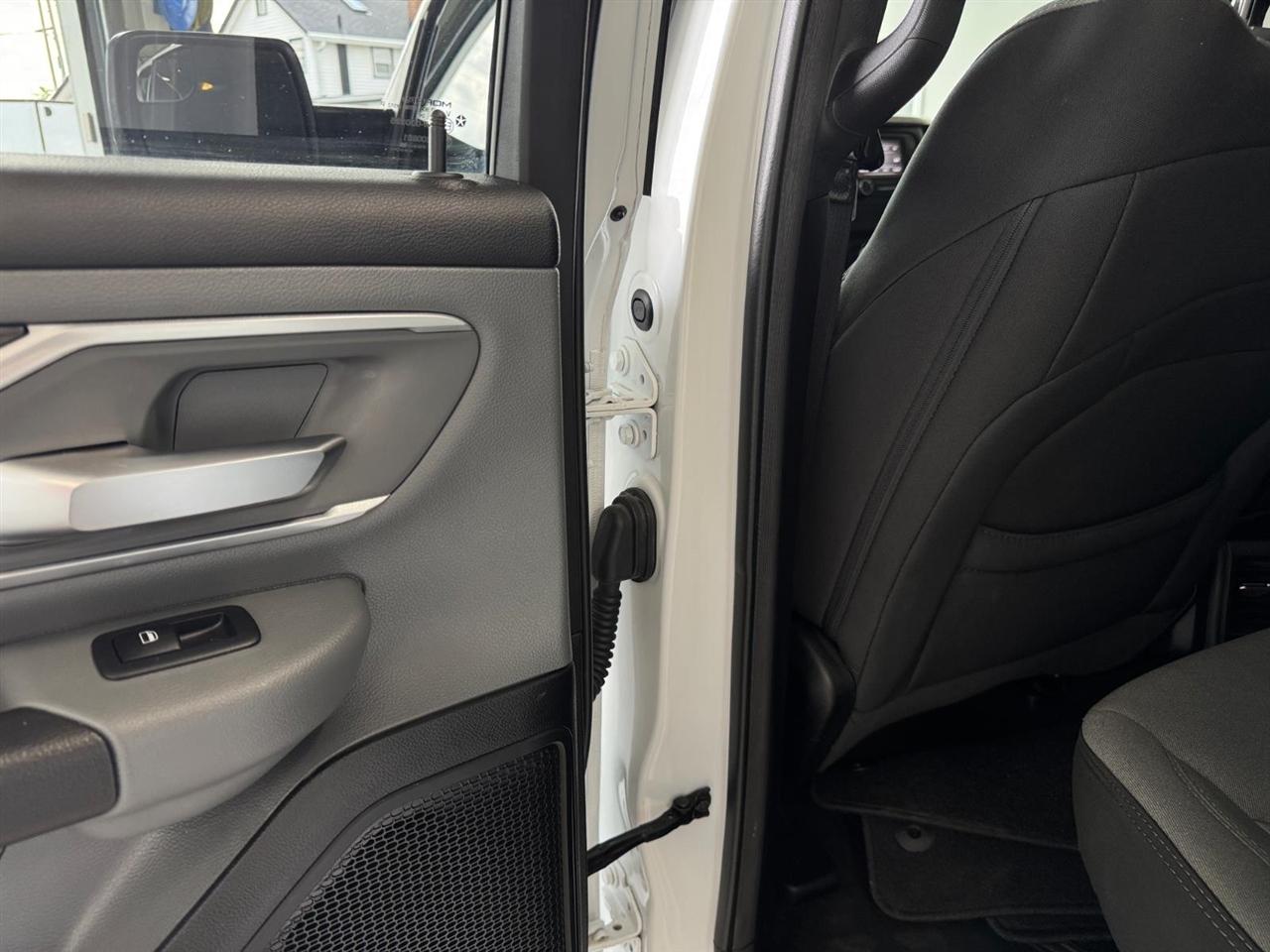 RAM 1500 Big Horn 4x4 Quad Cab 6'4" Box 2022