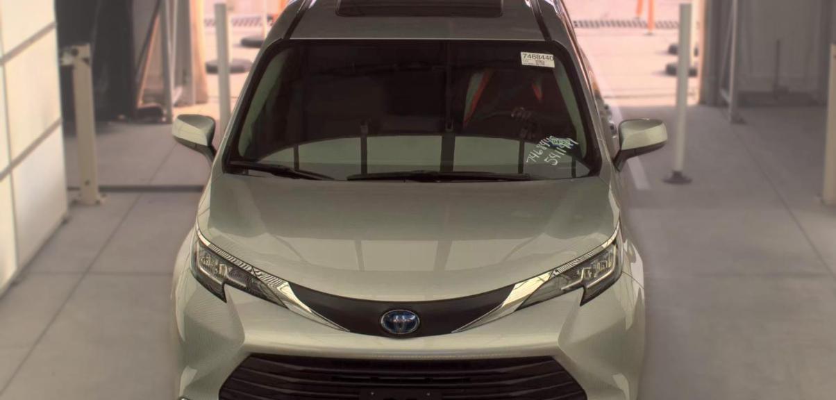 Toyota Sienna XLE FWD 8-Passenger (Natl) 2021