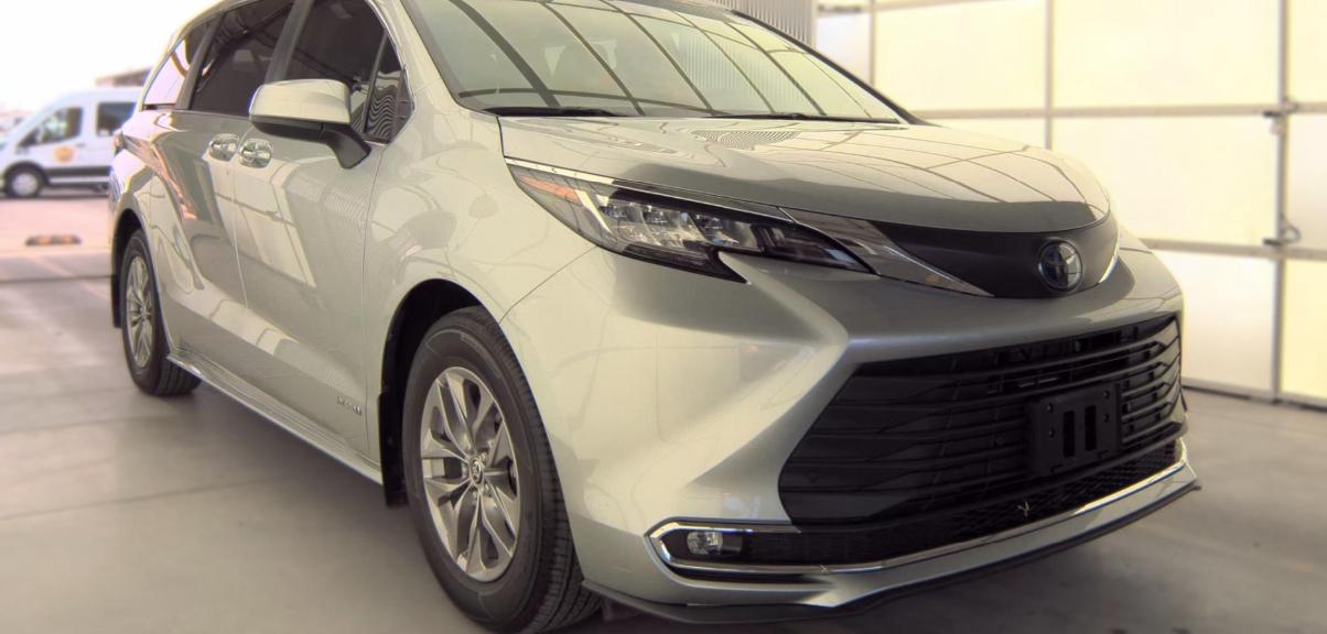 Toyota Sienna XLE FWD 8-Passenger (Natl) 2021
