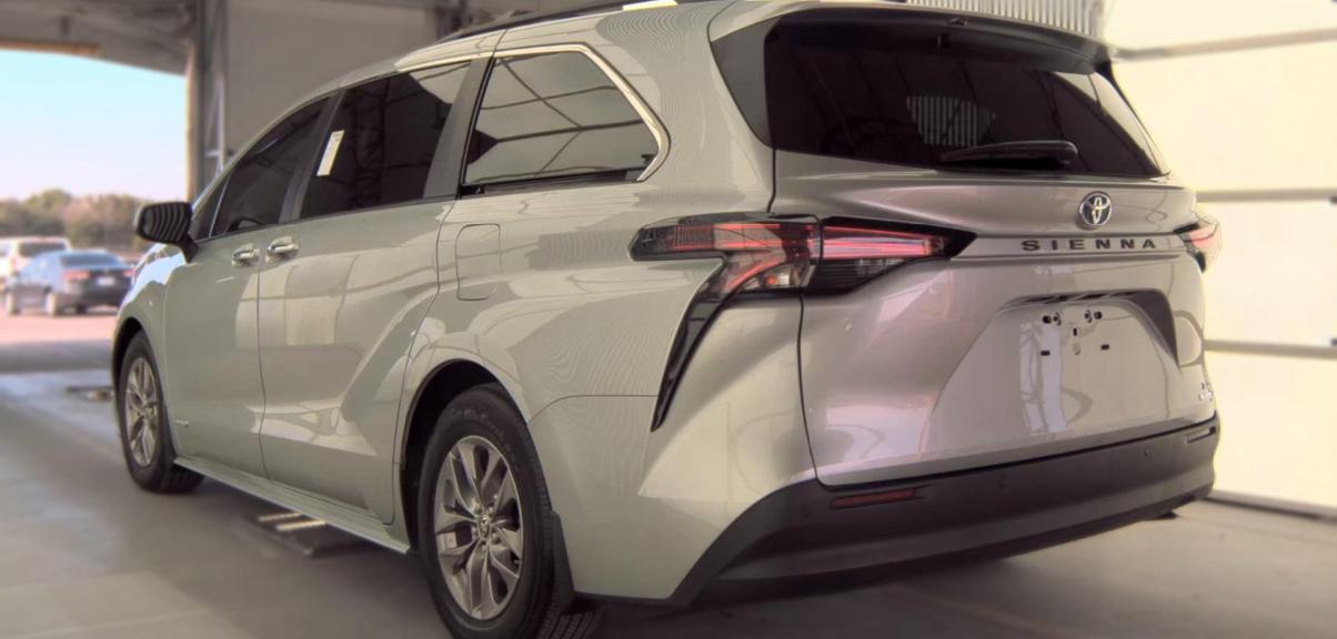 Toyota Sienna XLE FWD 8-Passenger (Natl) 2021