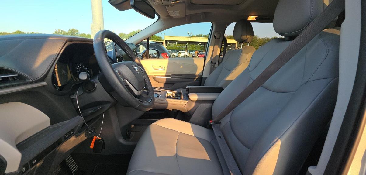 Toyota Sienna XLE FWD 8-Passenger (Natl) 2021