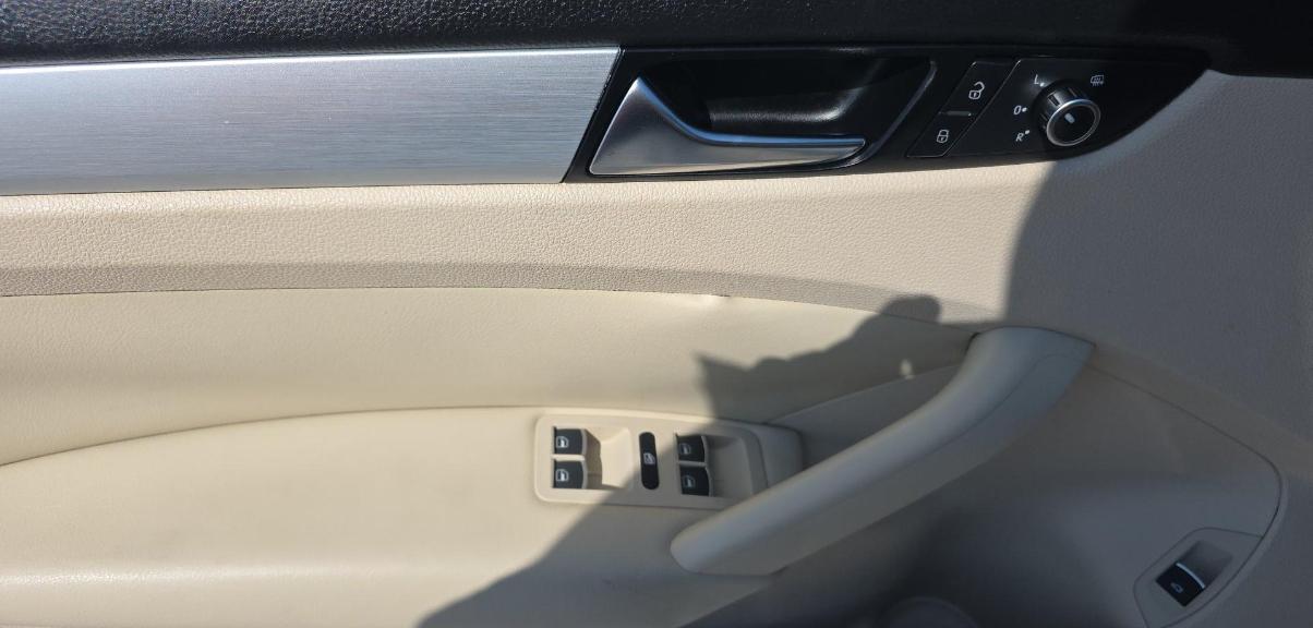 Volkswagen Passat 4dr Sdn 2.5L Auto SE 2013