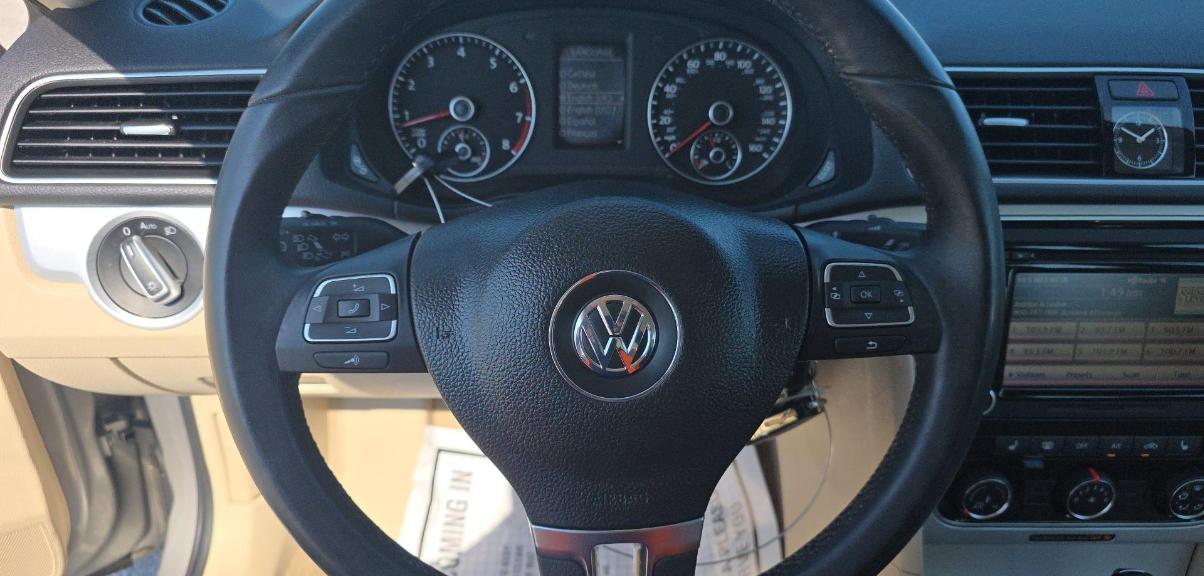 Volkswagen Passat 4dr Sdn 2.5L Auto SE 2013