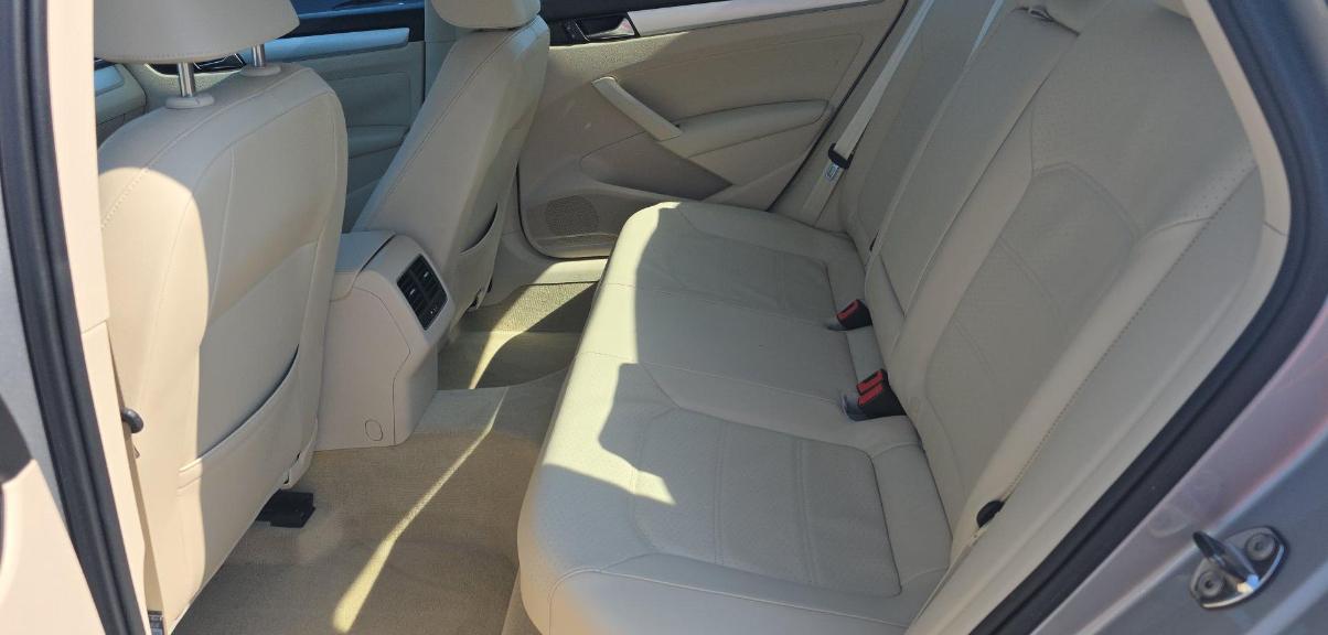 Volkswagen Passat 4dr Sdn 2.5L Auto SE 2013