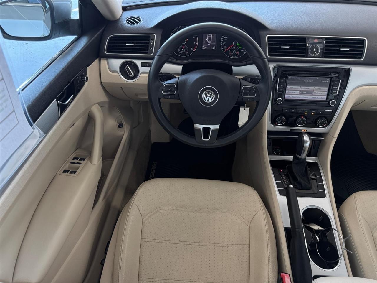 Volkswagen Passat 4dr Sdn 2.5L Auto SE 2013