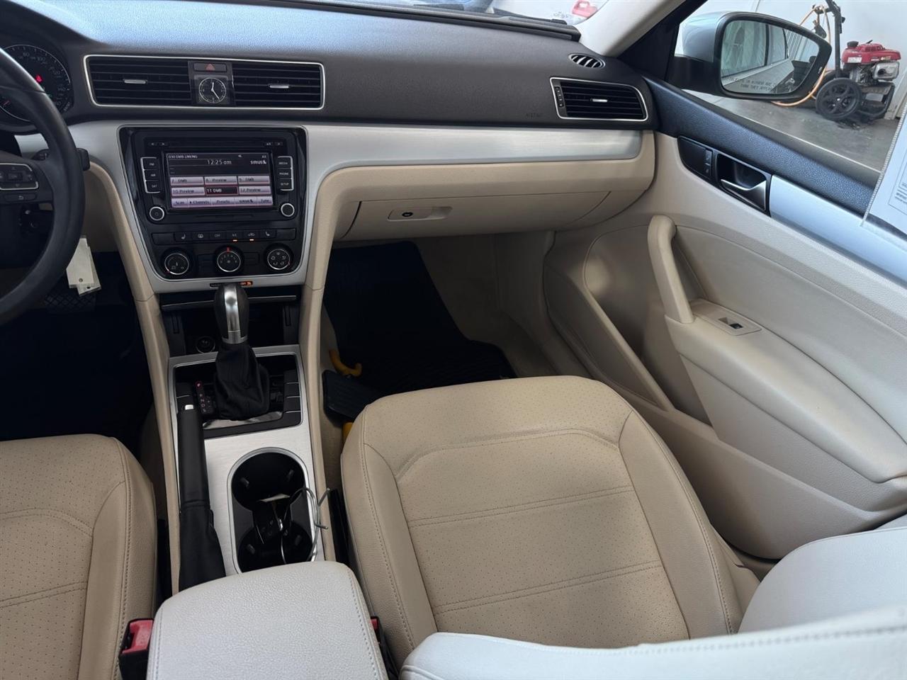 Volkswagen Passat 4dr Sdn 2.5L Auto SE 2013