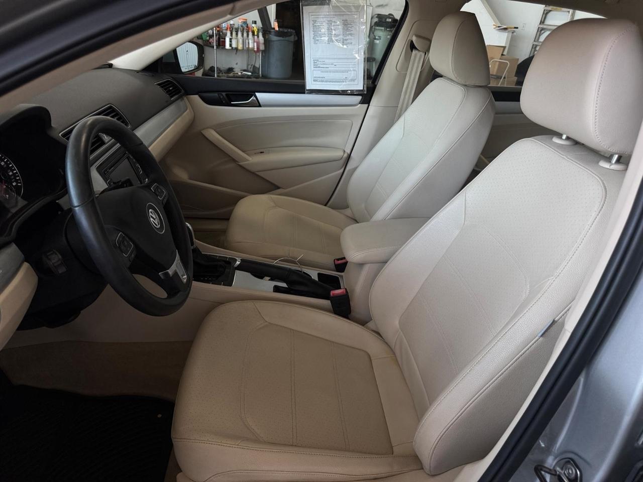Volkswagen Passat 4dr Sdn 2.5L Auto SE 2013