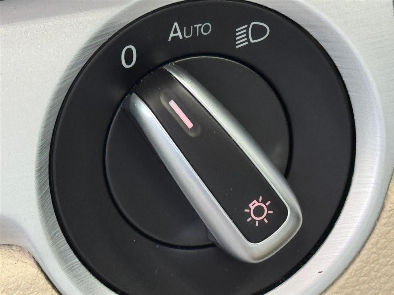 Volkswagen Passat 4dr Sdn 2.5L Auto SE 2013